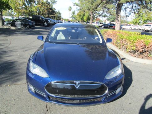 Used 2015 Tesla Model S 85D image 2