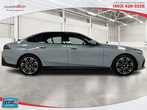 Used 2024 BMW 530i xDrive w/ M Sport Package image 6