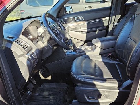Used 2018 Ford Explorer Limited image 7