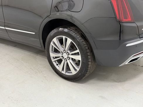 Certified 2025 Cadillac XT5 Premium Luxury AWD/4WD image 17