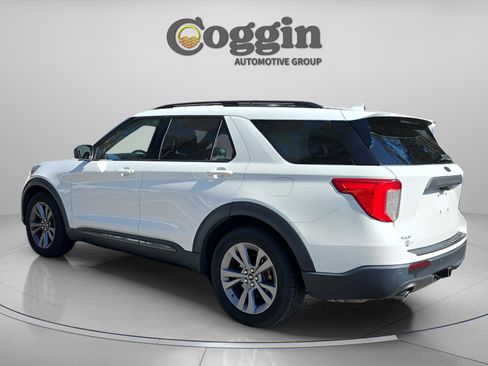 Used 2021 Ford Explorer XLT w/ Equipment Group 202A image 4