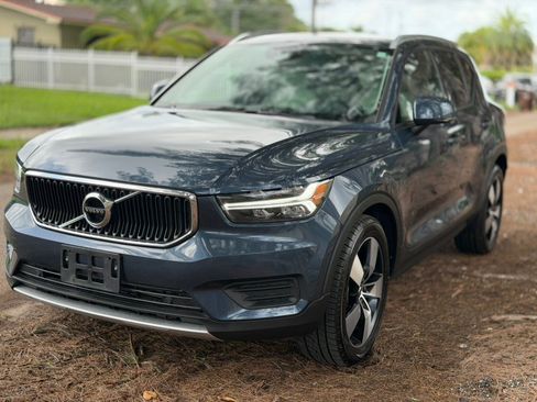 Used 2022 Volvo XC40 T5 Momentum AWD/4WD image 9