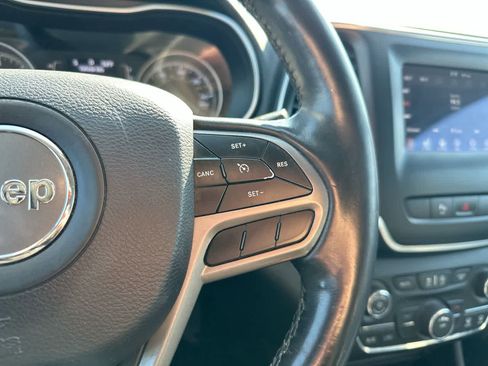 Used 2019 Jeep Cherokee Latitude Plus w/ Cold Weather Group image 28