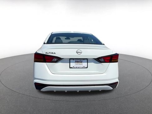 Used 2025 Nissan Altima 2.5 SV FWD image 10