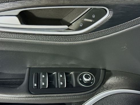 Used 2019 Alfa Romeo Giulia Base image 24