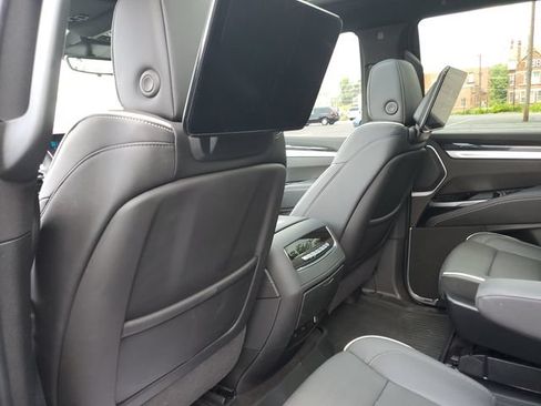 Certified 2025 Cadillac Escalade Sport w/ Touring Package AWD/4WD image 17
