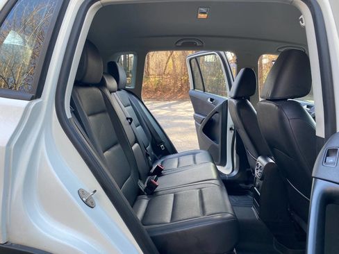 Used 2017 Volkswagen Tiguan S image 46