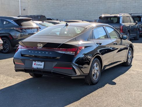 New 2026 Hyundai Elantra SE image 4