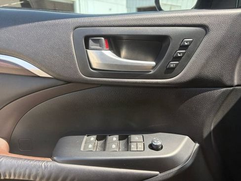 Used 2016 Toyota Highlander Limited FWD image 4
