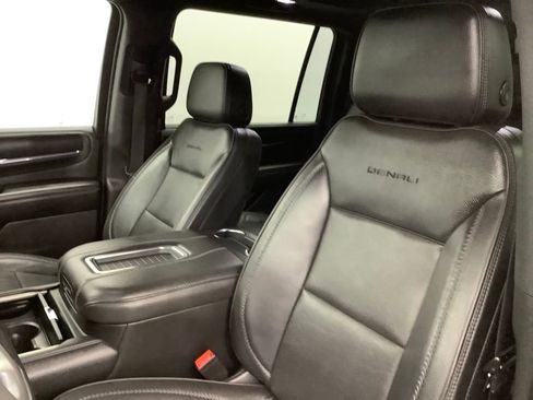 Used 2022 GMC Yukon XL Denali image 13