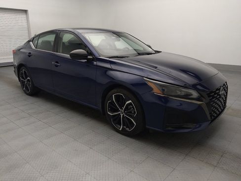 Used 2024 Nissan Altima 2.5 SR FWD image 11