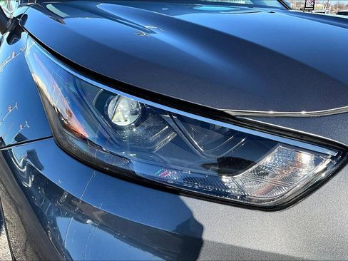 Used 2024 Toyota Highlander LE image 29