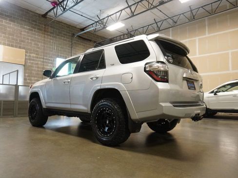 Used 2018 Toyota 4Runner SR5 Premium image 3