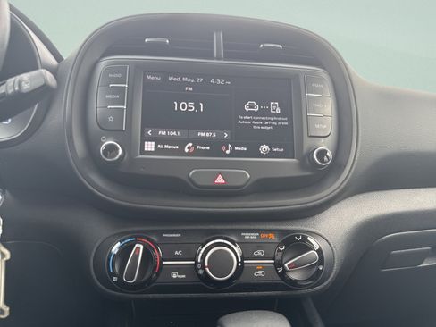 Used 2025 Kia Soul LX w/ LX Technology Package FWD image 15