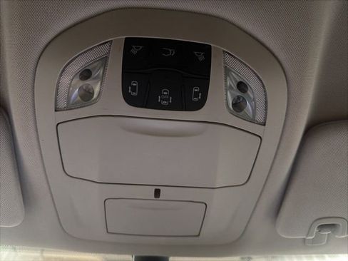 Used 2023 Chrysler Pacifica Touring-L image 34