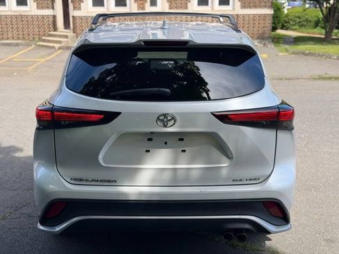 Used 2024 Toyota Highlander XSE AWD/4WD image 6