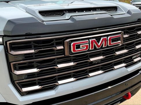Used 2024 GMC Sierra 2500 AT4X image 38