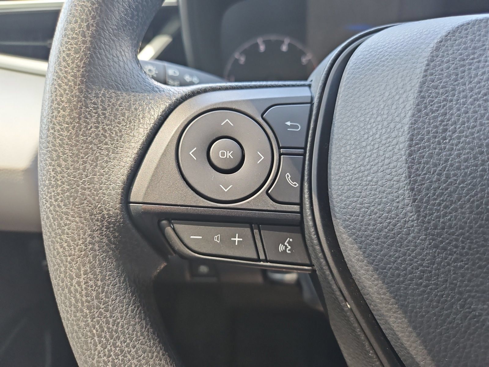 Used 2025 Toyota Corolla LE w/ Convenience Package FWD image 30