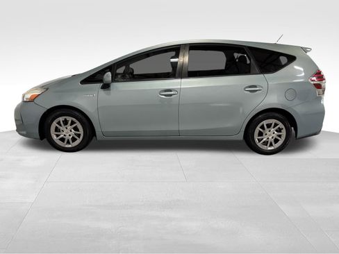 Used 2016 Toyota Prius V image 5