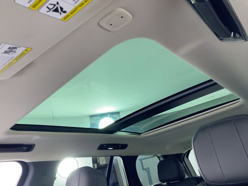 Used 2023 Land Rover Range Rover SE image 12