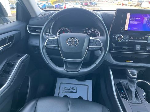 Certified 2024 Toyota Highlander XLE image 19