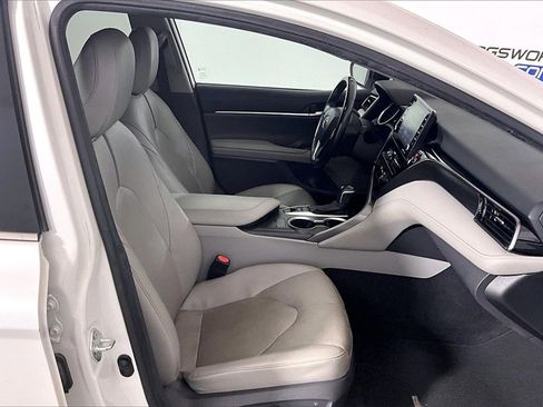 Used 2021 Toyota Camry XLE image 6