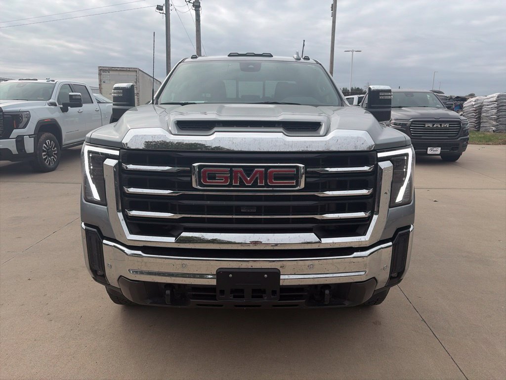 Used 2024 GMC Sierra 2500 SLT w/ SLT Premium Package AWD/4WD image 5