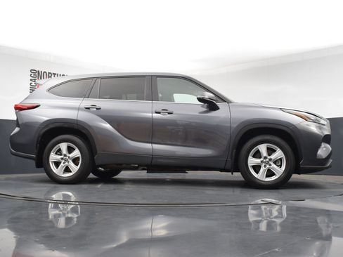 Used 2023 Toyota Highlander LE image 31
