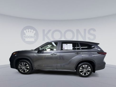 Used 2024 Toyota Highlander XLE image 8