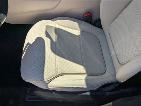 Used 2026 Mercedes-Benz GLC 300 4MATIC image 4