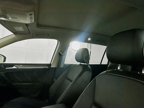 Used 2022 Volkswagen Tiguan SE image 25