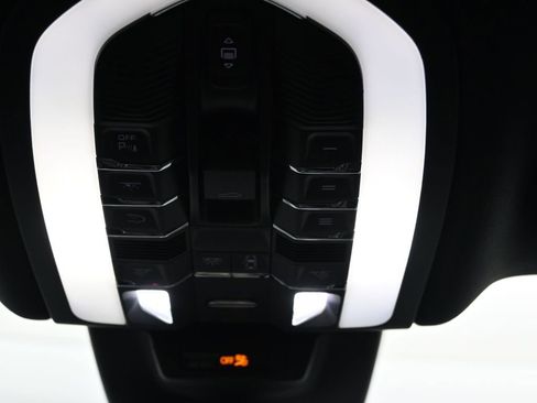 New 2026 Porsche Macan image 25