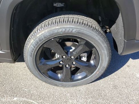 New 2025 Jeep Grand Cherokee Altitude image 5