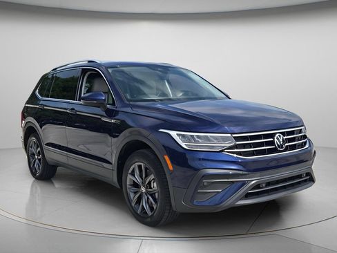 Certified 2022 Volkswagen Tiguan SE FWD image 9