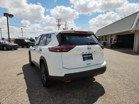 Used 2024 Nissan Rogue S image 5