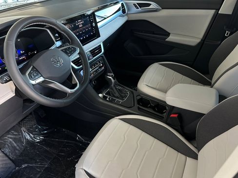 New 2025 Volkswagen Taos SE image 10
