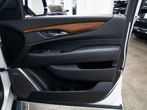 Used 2019 Cadillac Escalade ESV Premium Luxury image 25