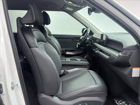 Used 2024 Kia EV9 Light Long Range RWD image 22