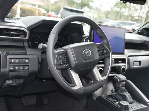 Used 2025 Toyota 4Runner Limited w/ Tow Technology Package image 9