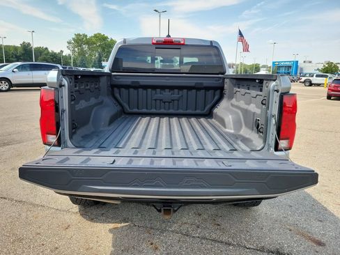 Used 2025 Chevrolet Colorado ZR2 w/ Technology Package AWD/4WD image 35