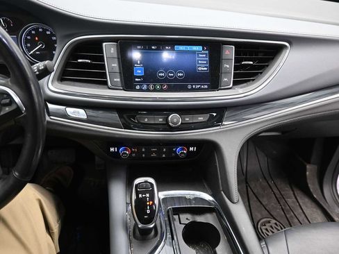 Used 2020 Buick Enclave Premium w/ Sun and Sites Package image 13