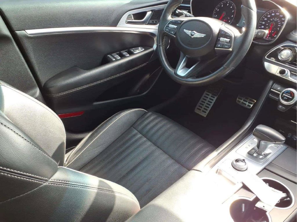 Used 2020 Genesis G70 3.3T w/ Elite Package RWD image 9