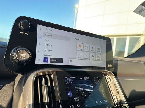 Used 2023 Lexus LX 600 4WD w/ Luxury Package image 23