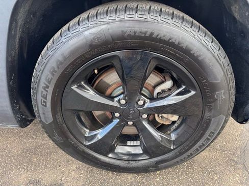 Used 2016 Jeep Cherokee Latitude w/ Cold Weather Group image 32