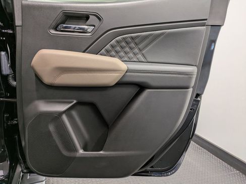 Used 2023 GMC Canyon Denali image 26