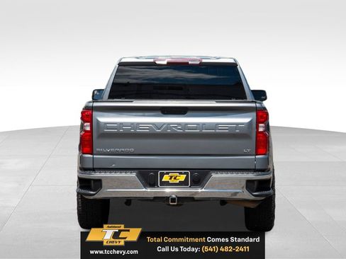 Used 2019 Chevrolet Silverado 1500 LT w/ Convenience Package AWD/4WD image 4