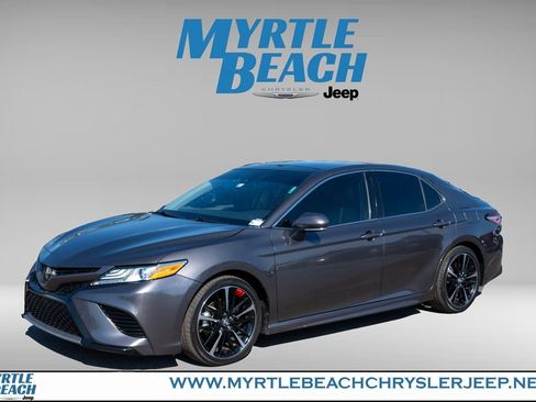 Used 2020 Toyota Camry XSE image 2