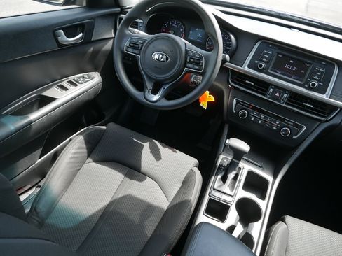 Used 2016 Kia Optima LX w/ Option Group 014 FWD image 9