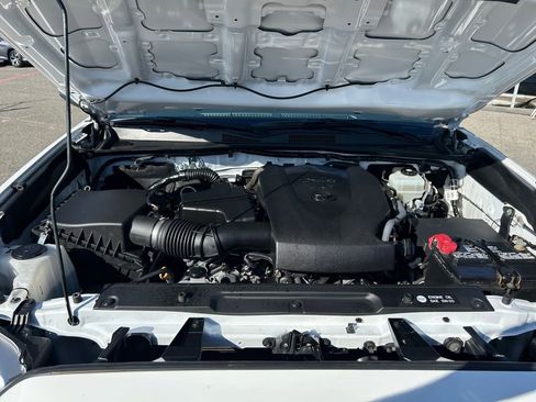 Used 2019 Toyota Tacoma TRD Off-Road w/ Technology Package AWD/4WD image 27