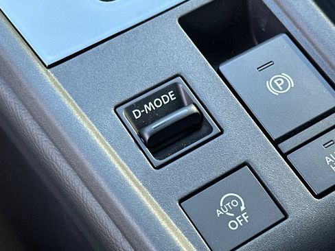 New 2026 Nissan Sentra SR w/ SR Premium Package FWD image 31